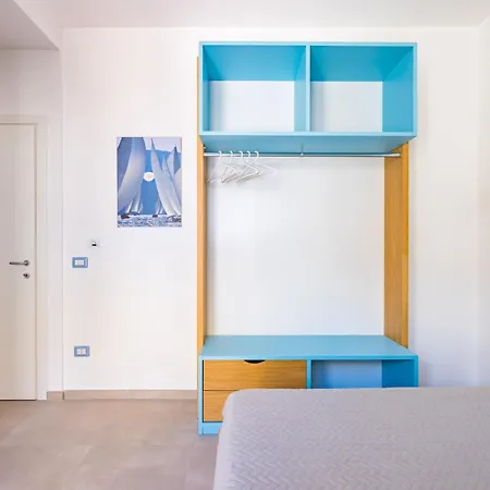 Brombeis Double Bedroom Center By Napoliapartments