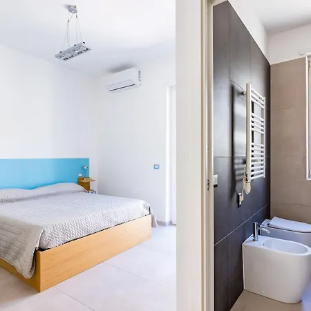 Brombeis Double Bedroom Center By Napoliapartments