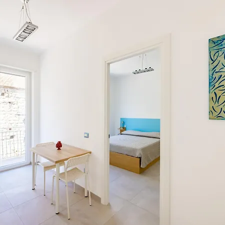 Brombeis Double Bedroom Center By Napoliapartments