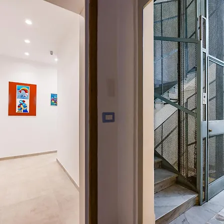 Brombeis Double Bedroom Center By Napoliapartments Appartement Naples