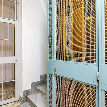 Brombeis Double Bedroom Center By Napoliapartments Appartement